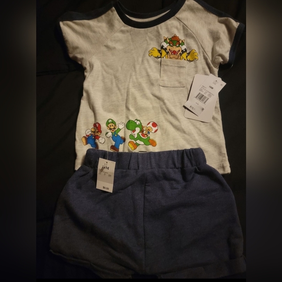 Mario Outfit - Picture 2 of 2